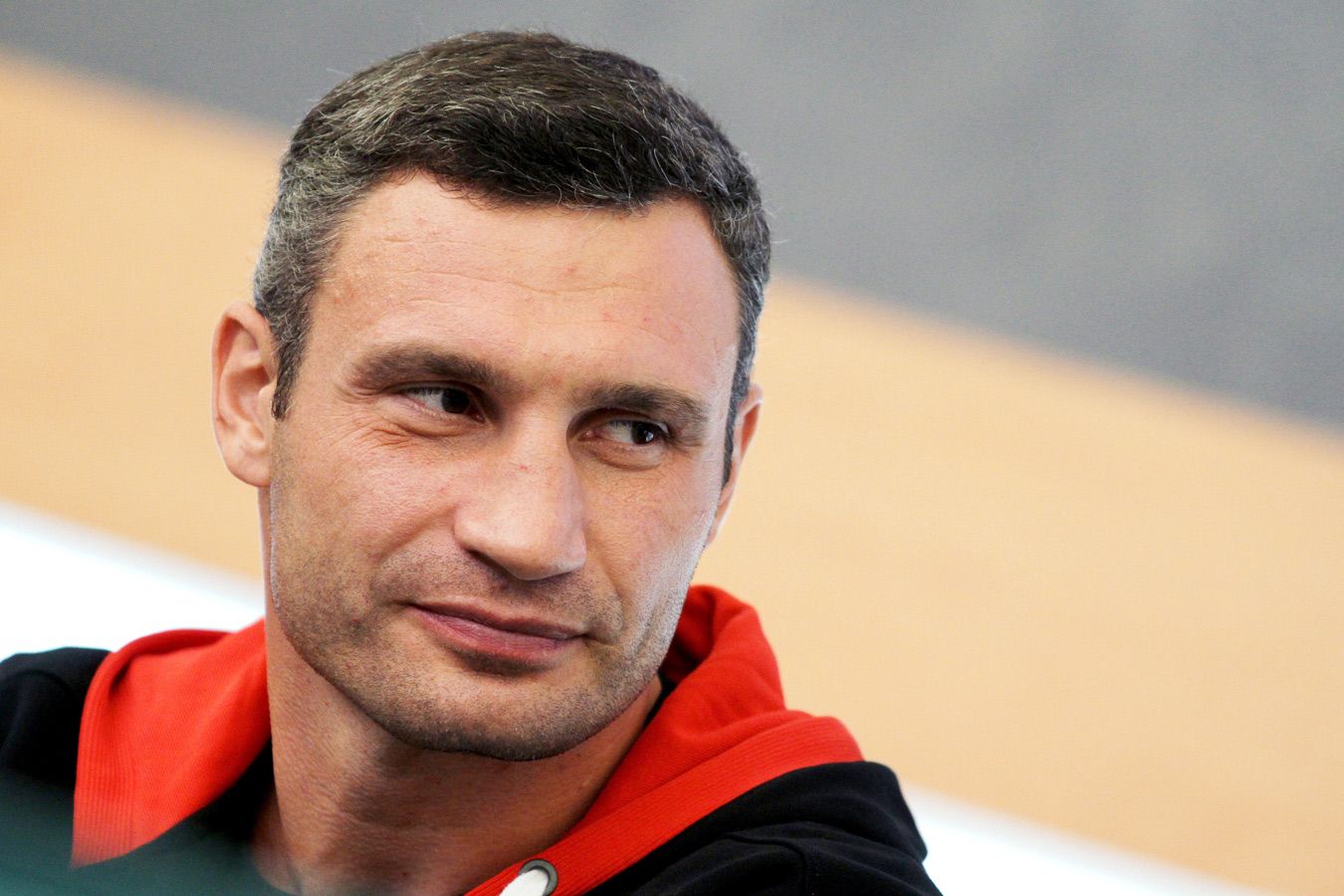 Виталий Кличко поздравил Усика с победой в реванше с Фьюри