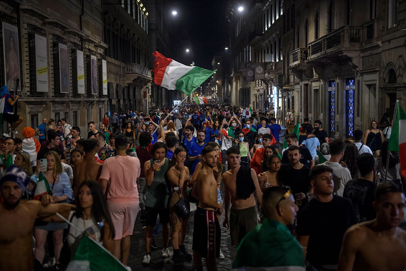 В Италии несколько болельщиков погибло во время празднования победы сборной на Евро-2020