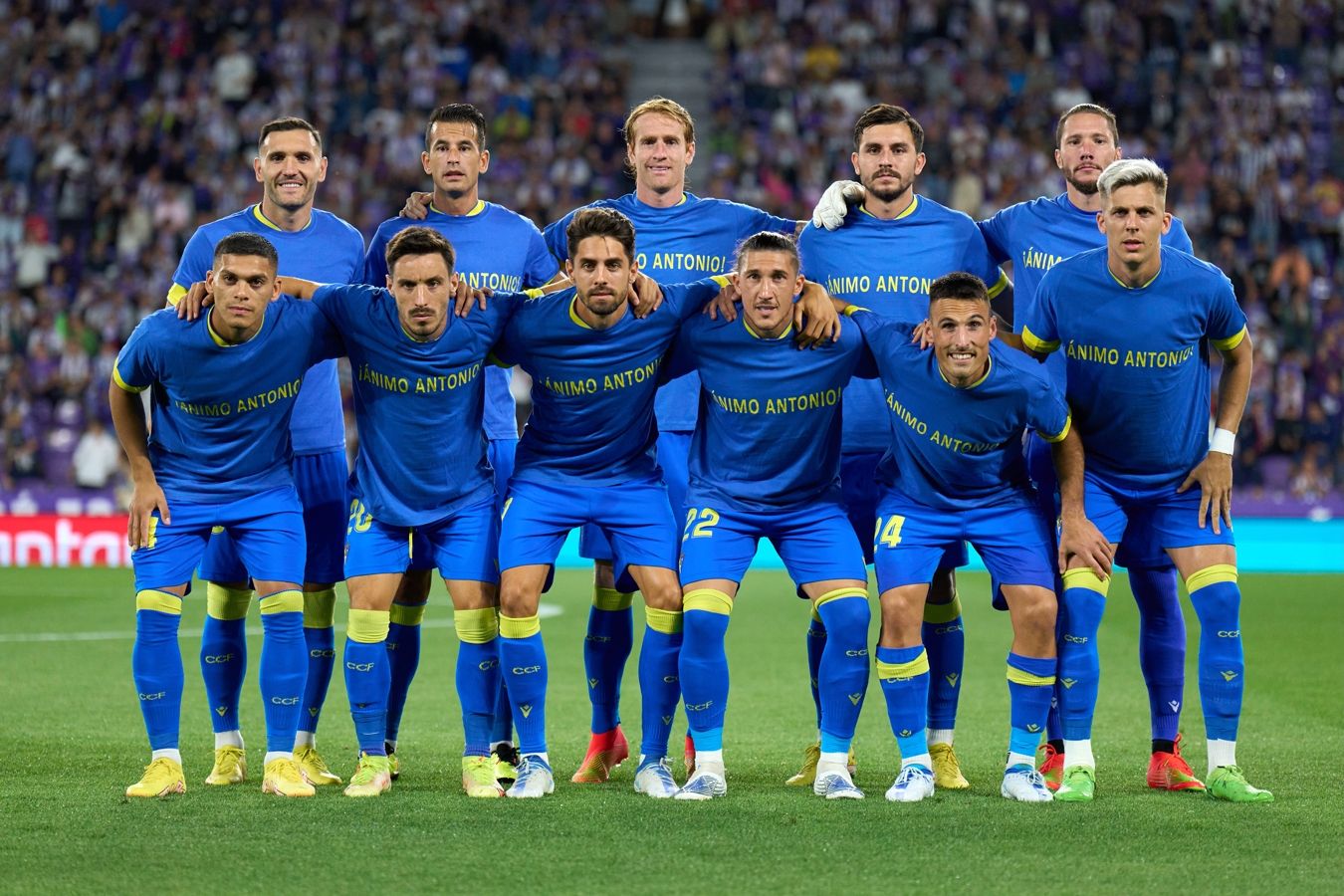 Игроки «Кадиса» поддержали болельщика, перенёсшего инфаркт на матче с «Барселоной». Фото