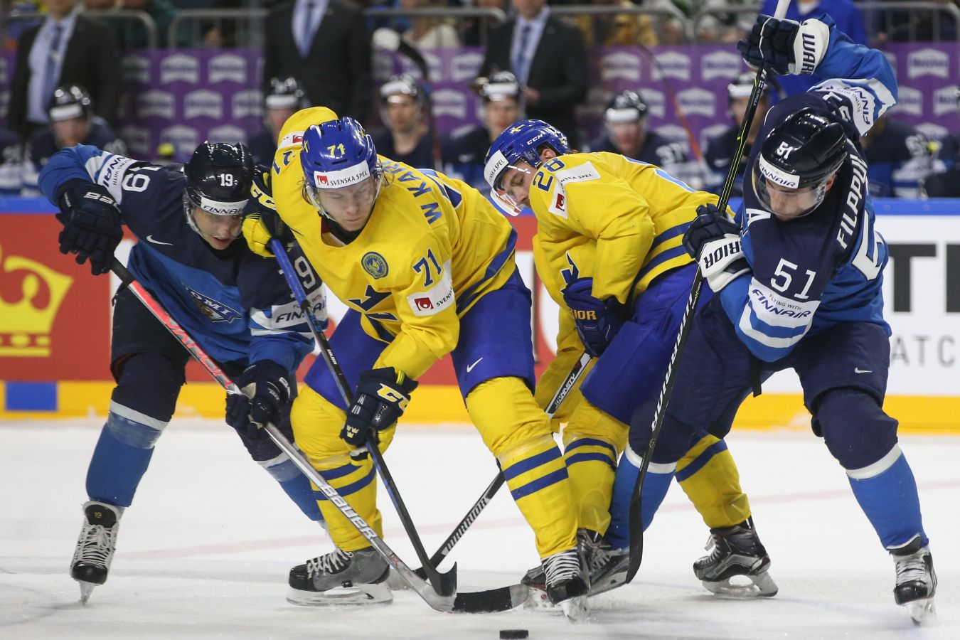 Швеция переиграла сборную Финляндии в серии буллитов и вышла в финал молодёжного ЧМ-2026
