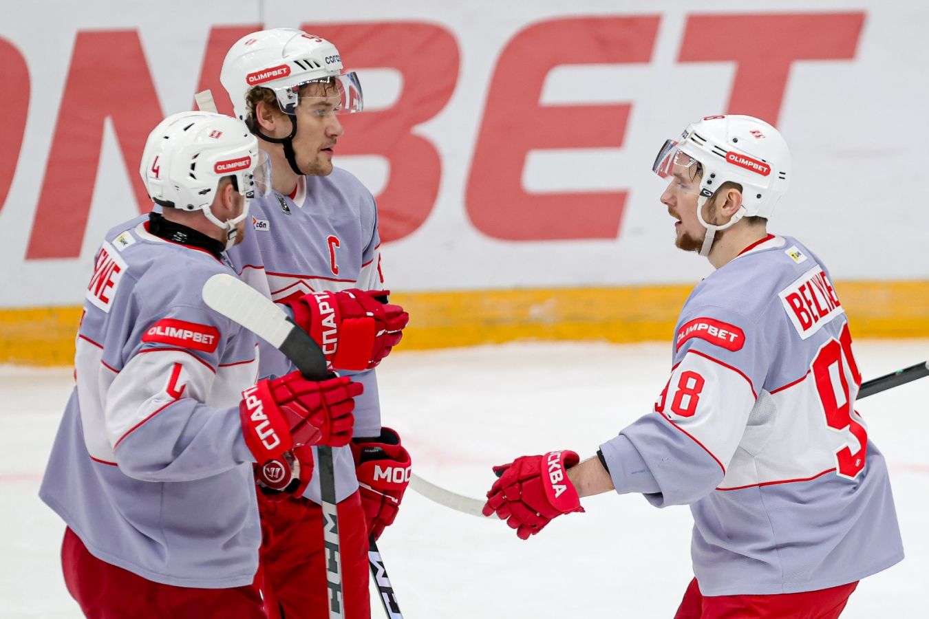 Спартак разгромил Ладу в гостевом матче КХЛ