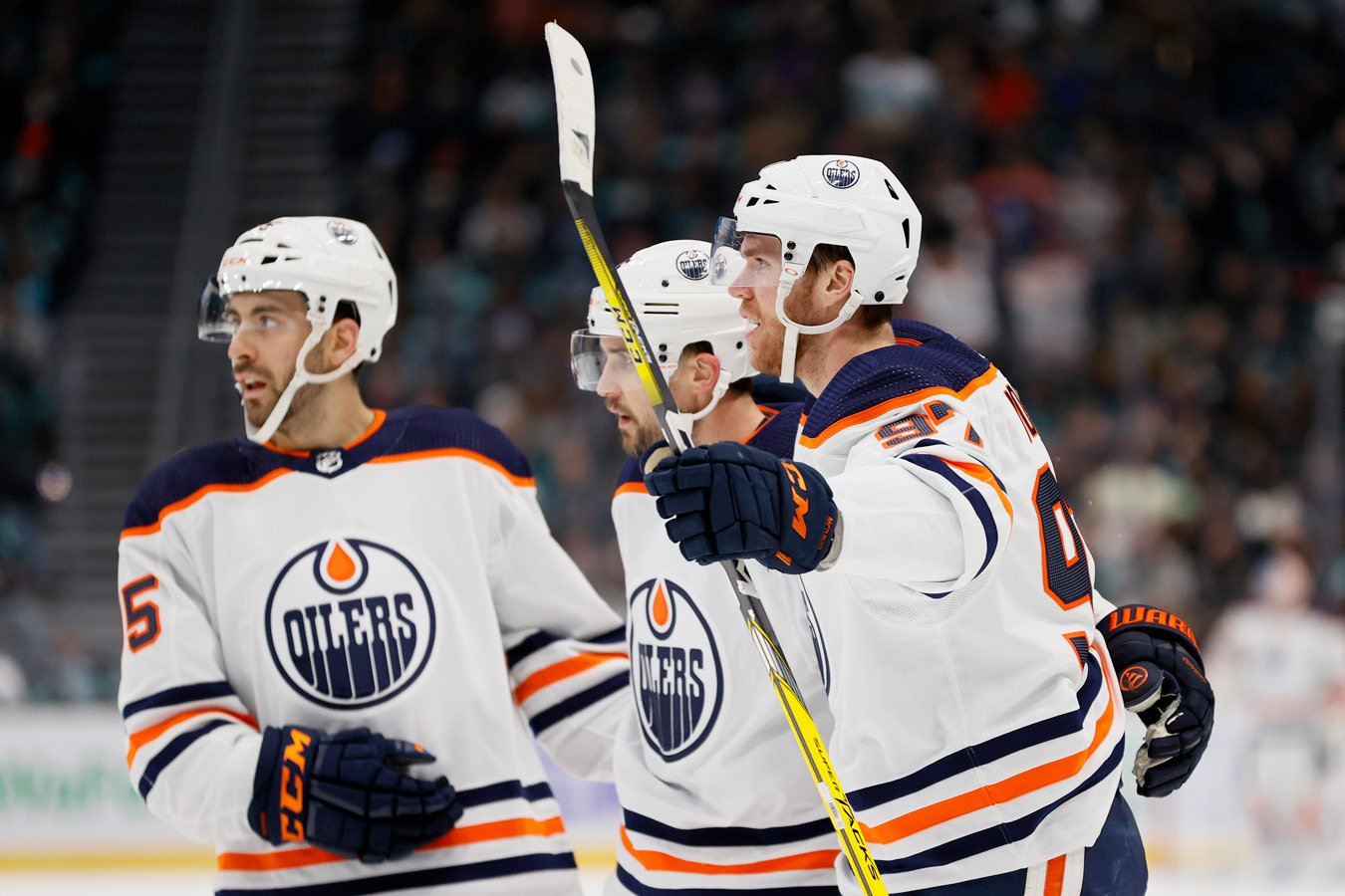 Сан хосе эдмонтон. Коннор макдэвид эдмонтон улыбается. Нью йорк рейнджерс. Рейнджерс ойлерз. Дакс - эдмонтон.