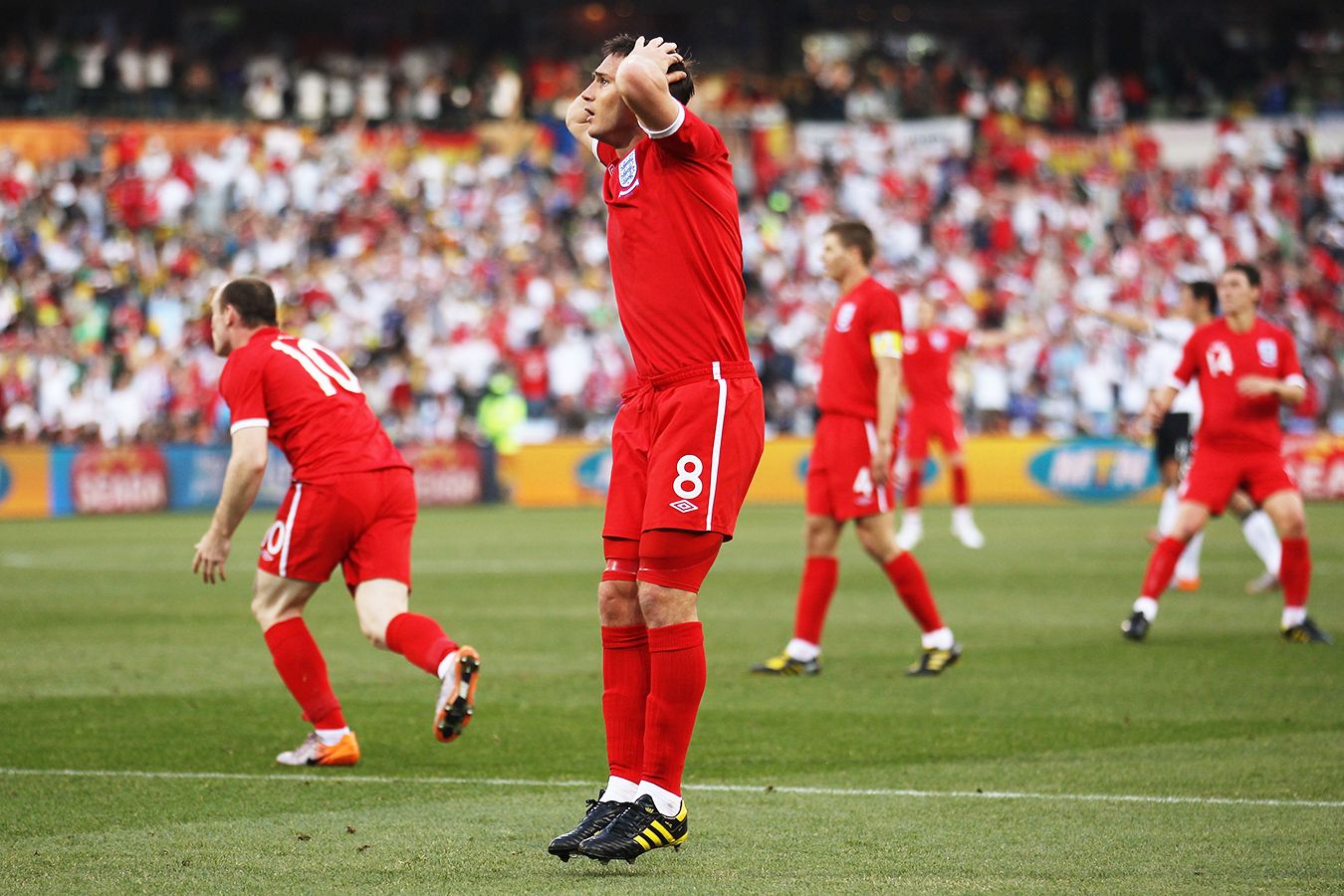Сборная Англии проиграла Германии в 1/8 финала чемпионата мира — 2010,  судья не засчитал чистый гол Фрэнка Лэмпарда - Чемпионат