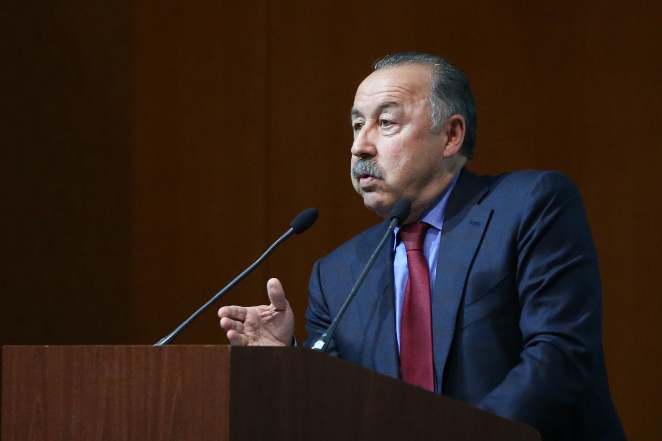 Газзаев рассказал, что думает про массовый отъездов легионеров