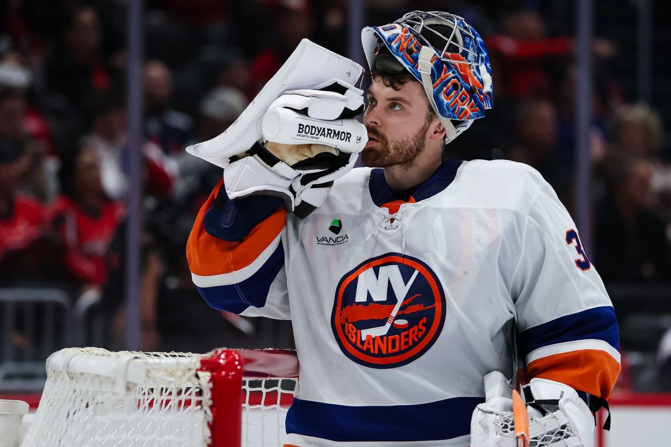 Нью-Йорк Айлендерс проиграл дома Нэшвиллу в НХЛ, у Ильи Сорокина 38 сейвов