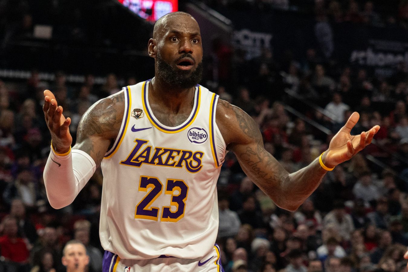Назван клуб НБА, с которым Лейкерс потенциально готовы обсуждать обмен Леброна Джеймса