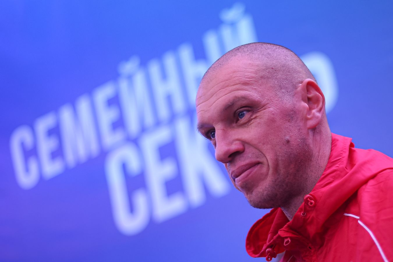 Поставили маленькие ворота не пойми чего! Филимонов попробовал роль хоккейного вратаря