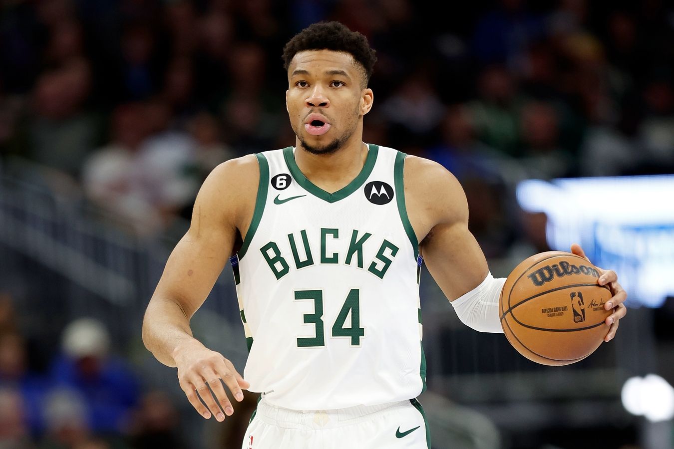 Любопытно, работают ли. Адетокунбо в шутку предложил прорекламировать презервативы