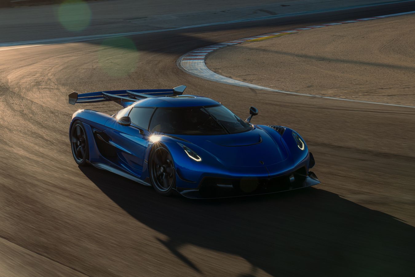 Гиперкар Koenigsegg установил новый рекорд Лагуна Секи для серийных машин