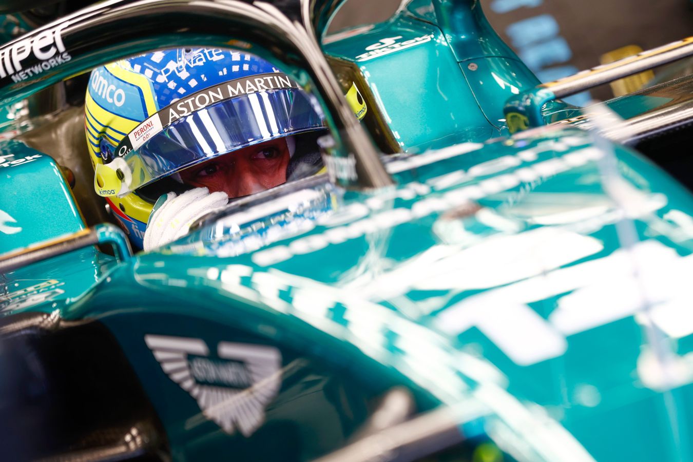 Алонсо отработает обе сессии за рулём «Астон Мартин» во второй день тестов Формулы-1