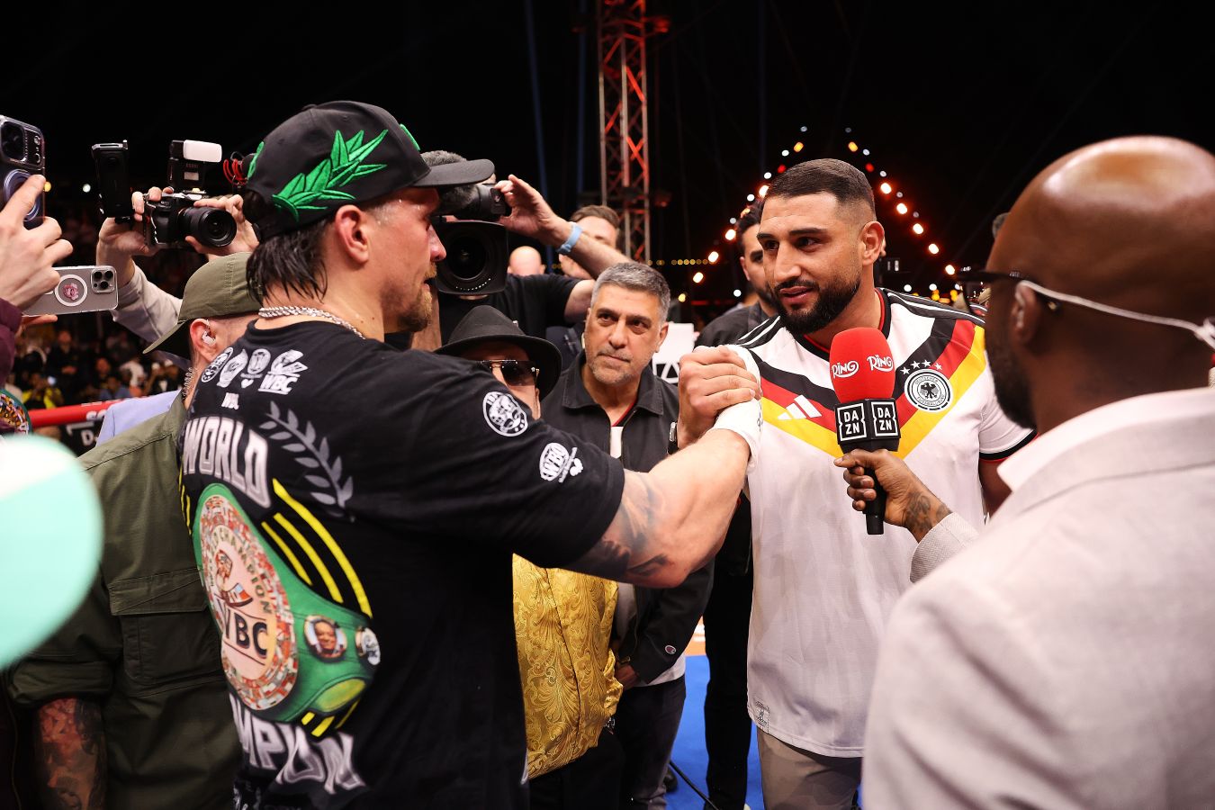 Агит Кабайел — новый чемпион WBC в супертяжёлом весе после сдачи титулов Усиком