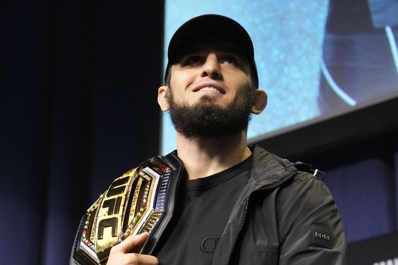 Соннен: бой Махачева с победителем поединка Оливейра Дариуш возглавит UFC 294 в Абу-Даби