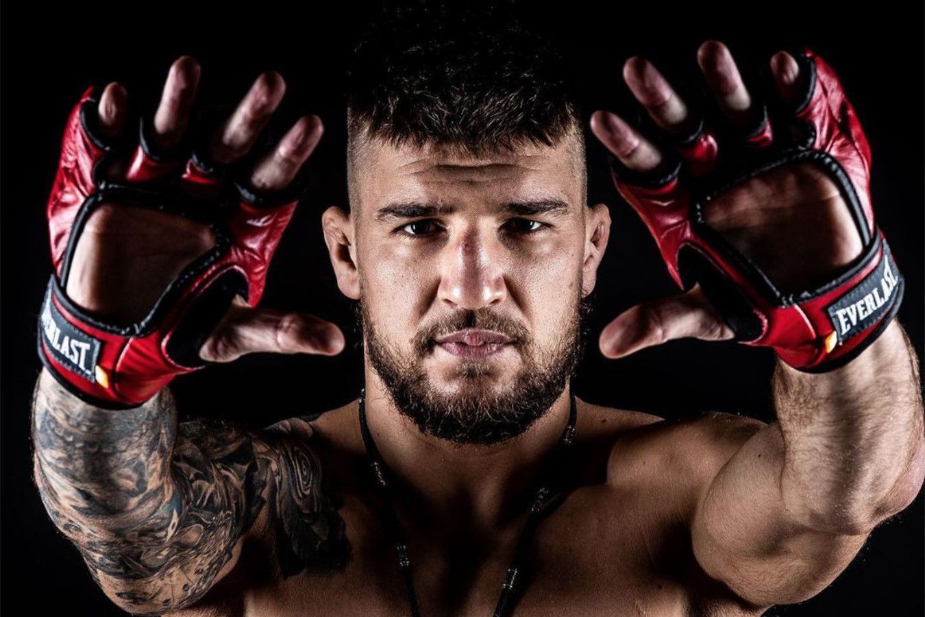 Ярослав Амосов улучшил положение в обновлённом рейтинге P4P Bellator