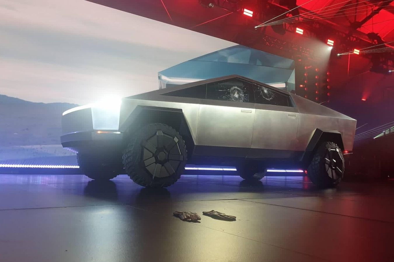 Tesla Cybertruck начали ржаветь. Они сделаны из нержавеющей стали -  Чемпионат