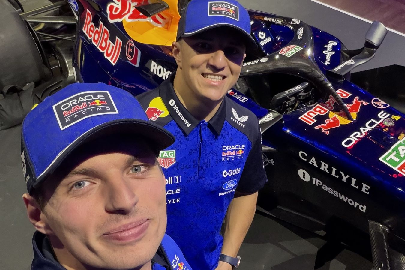 Фото: Ферстаппен и Хаджар прошли подгонку сидений перед стартами тестов Ф-1 в Барселоне