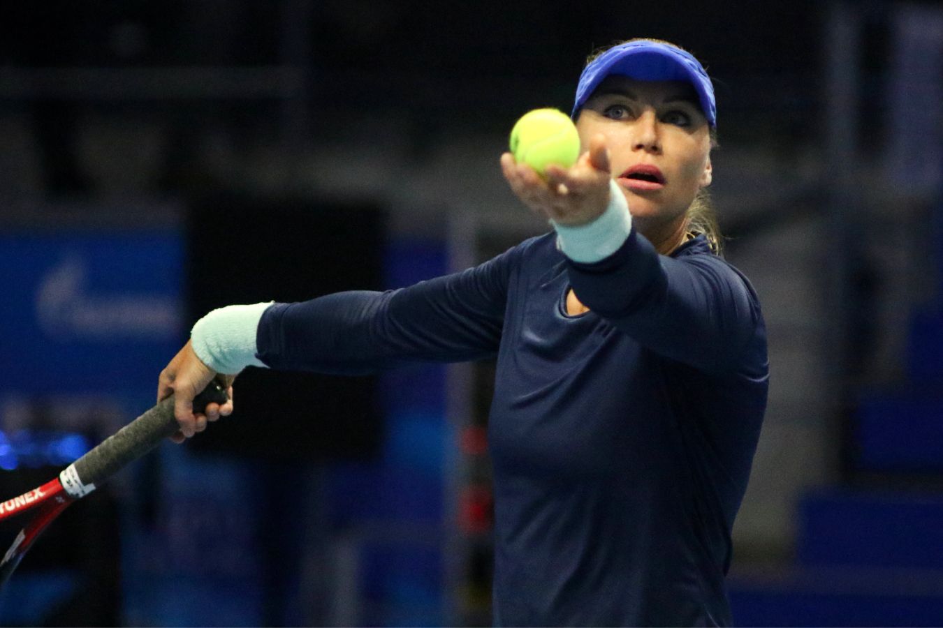 41-летняя Звонарёва проиграла в Дохе 19-летней канадке. Но взлетит в рейтинге на 224 места