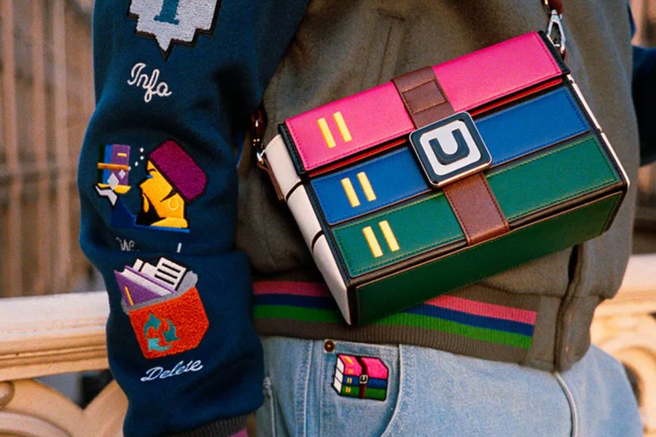 Архиватор WinRAR выпустил сумку в виде своего логотипа