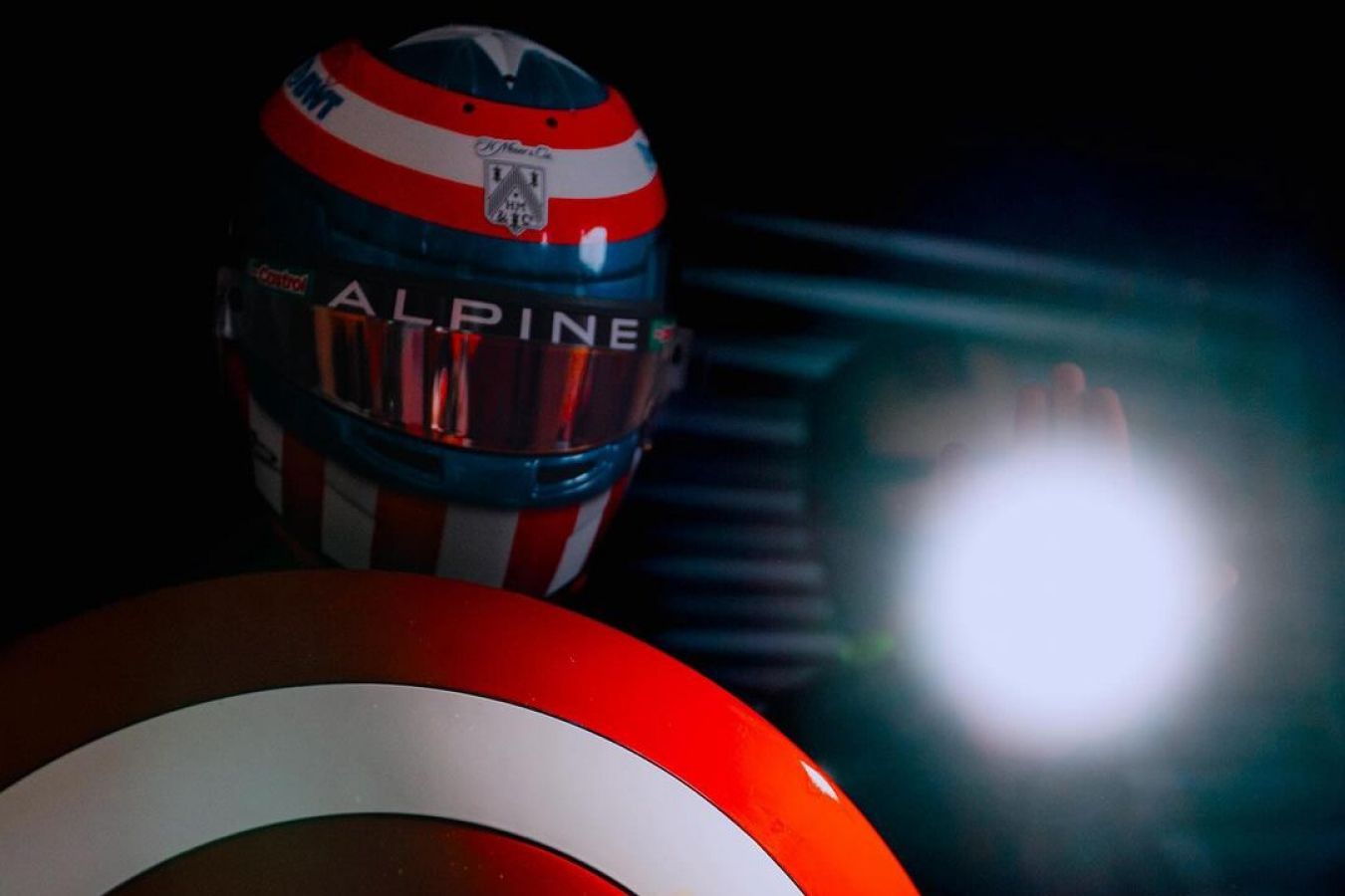 Капитан Америка — в Ф-1! Необычный шлем пилота