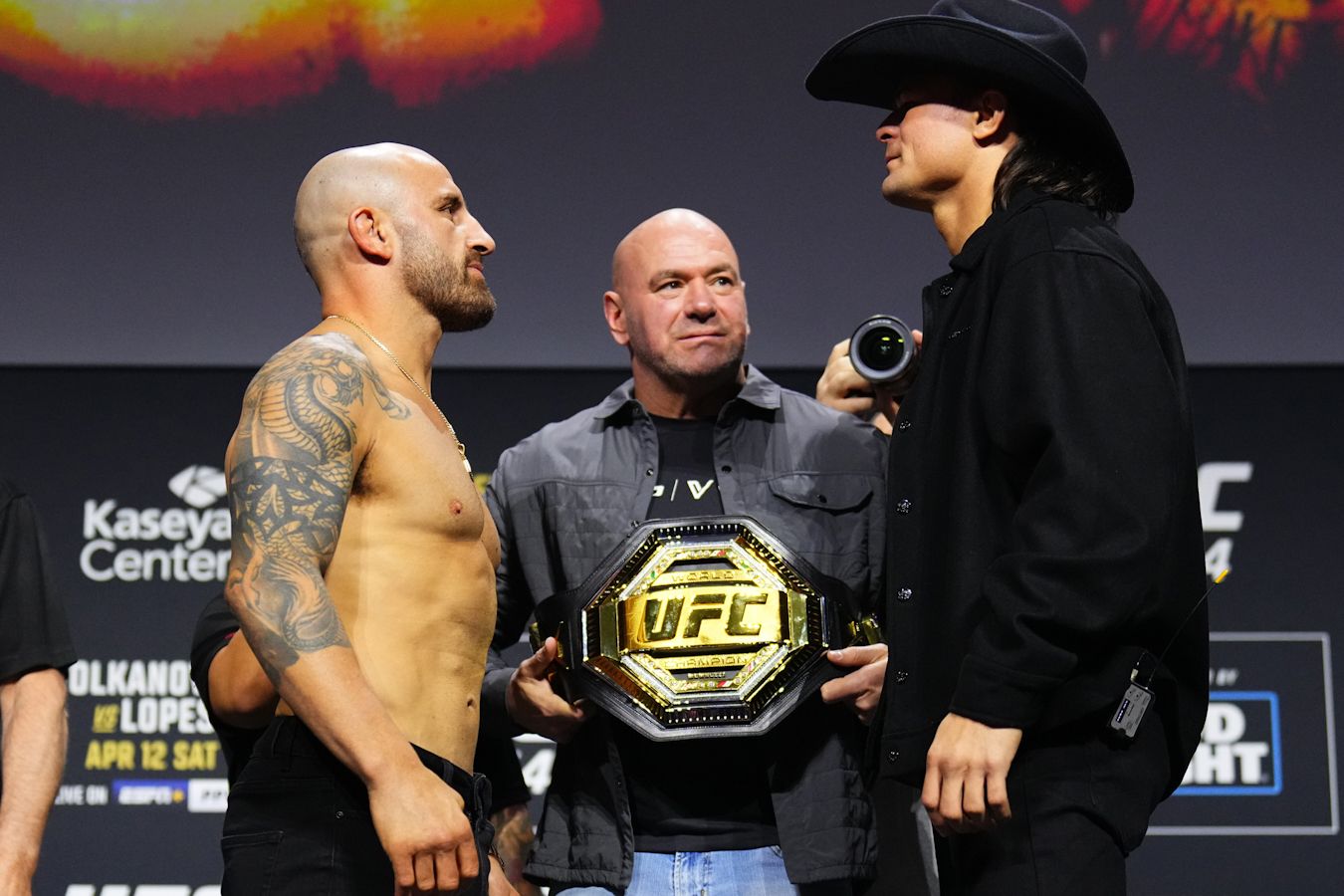 Волкановски  Лопес: прямая онлайн-трансляция боя на UFC 325 начнётся в 7:00 мск