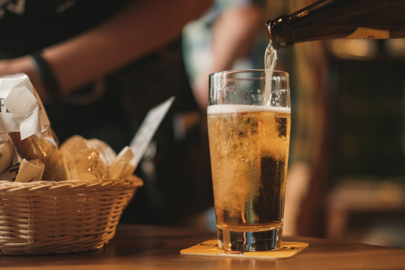Почему женщинам от пива растет живот: научное объяснение