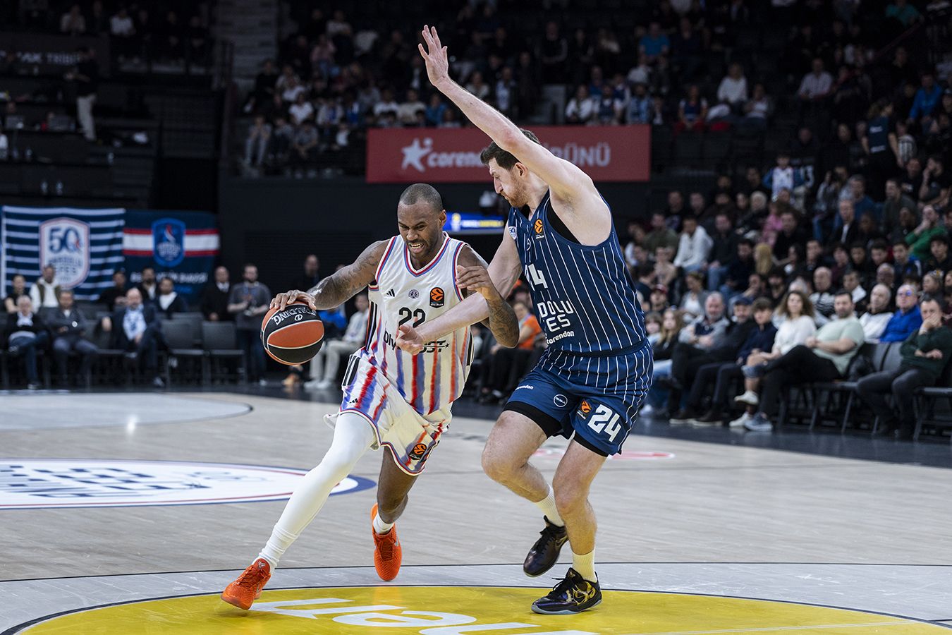 Париж выиграл у Анадолу Эфес. У стамбульской команды четыре поражения кряду