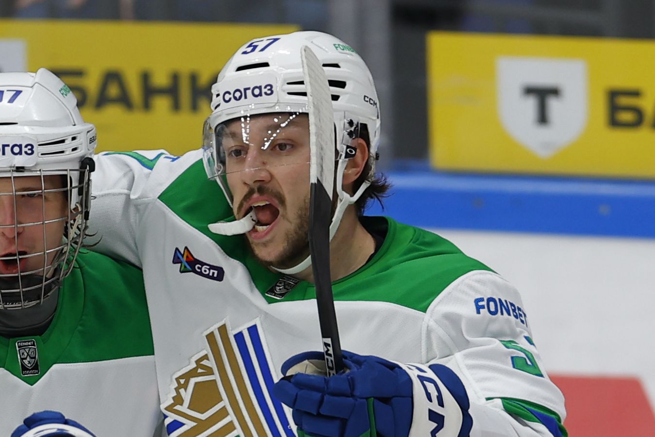 Нападающий Салавата Юлаева Девин Броссо оштрафован за симуляцию