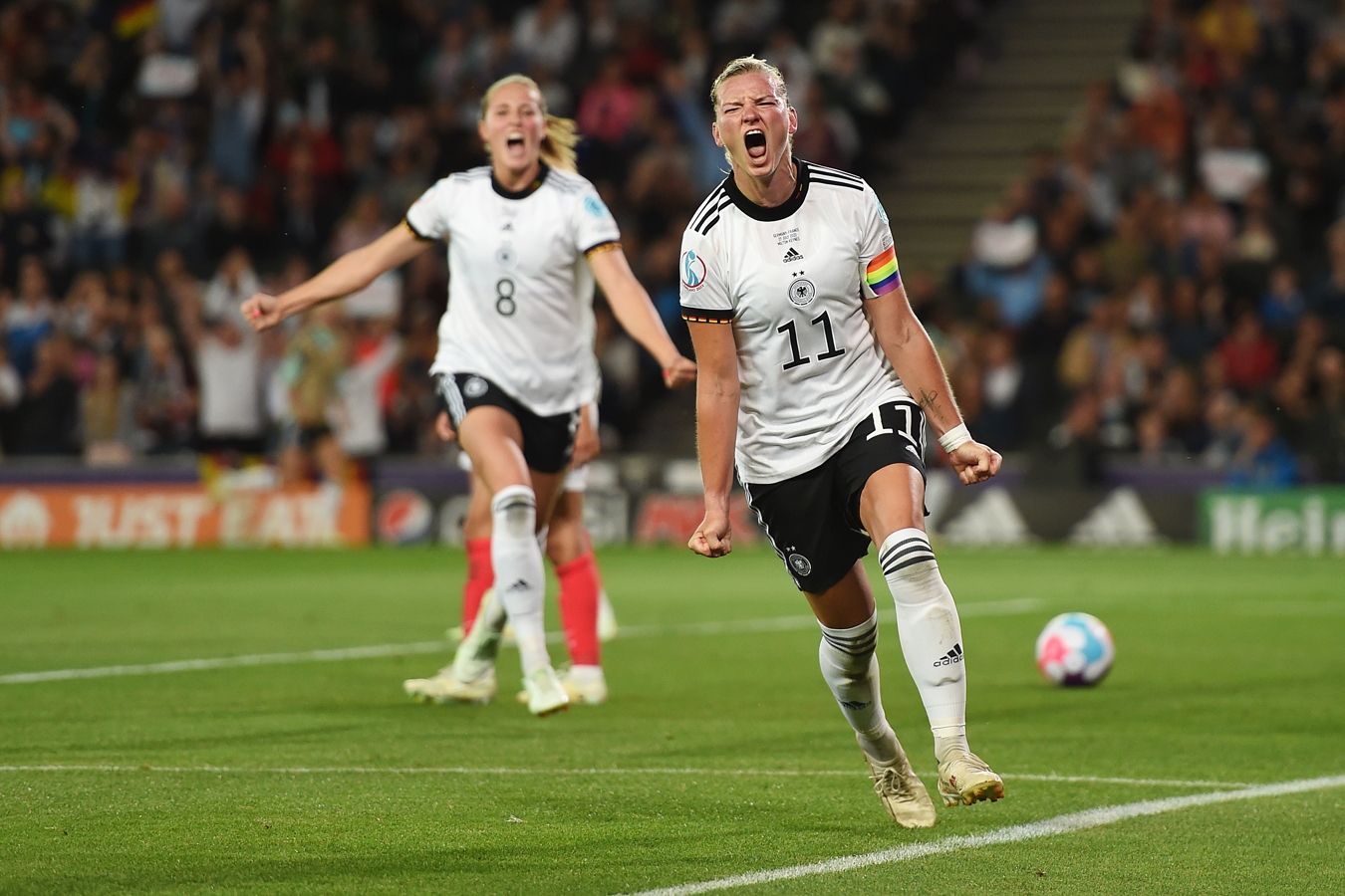 Германия обыграла Францию и вышла в финал женского чемпионата Европы