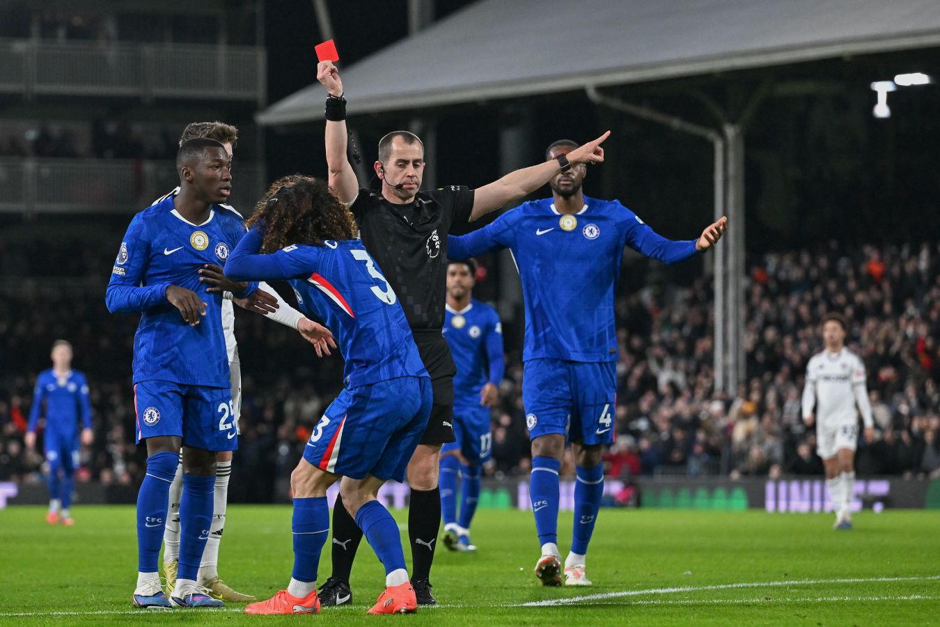 «Челси» идёт на рекорд по красным карточкам