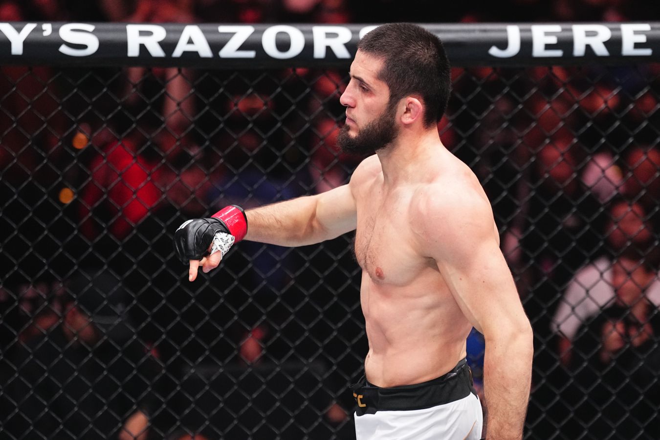 Зачем тебе это Махачев раскритиковал французского журналиста за длинные волосы