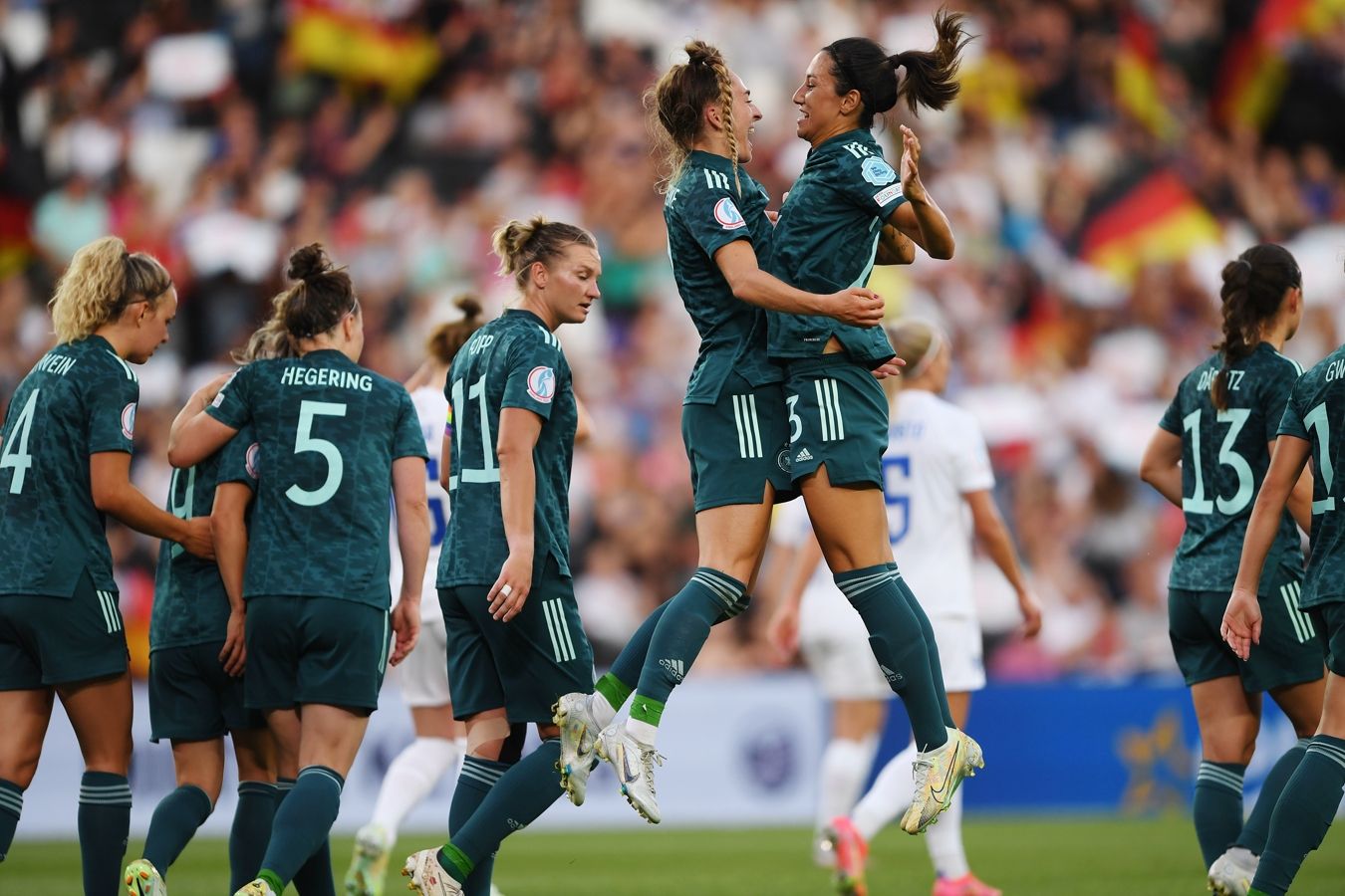 Германия разгромила Финляндию в матче чемпионата Европы среди женщин