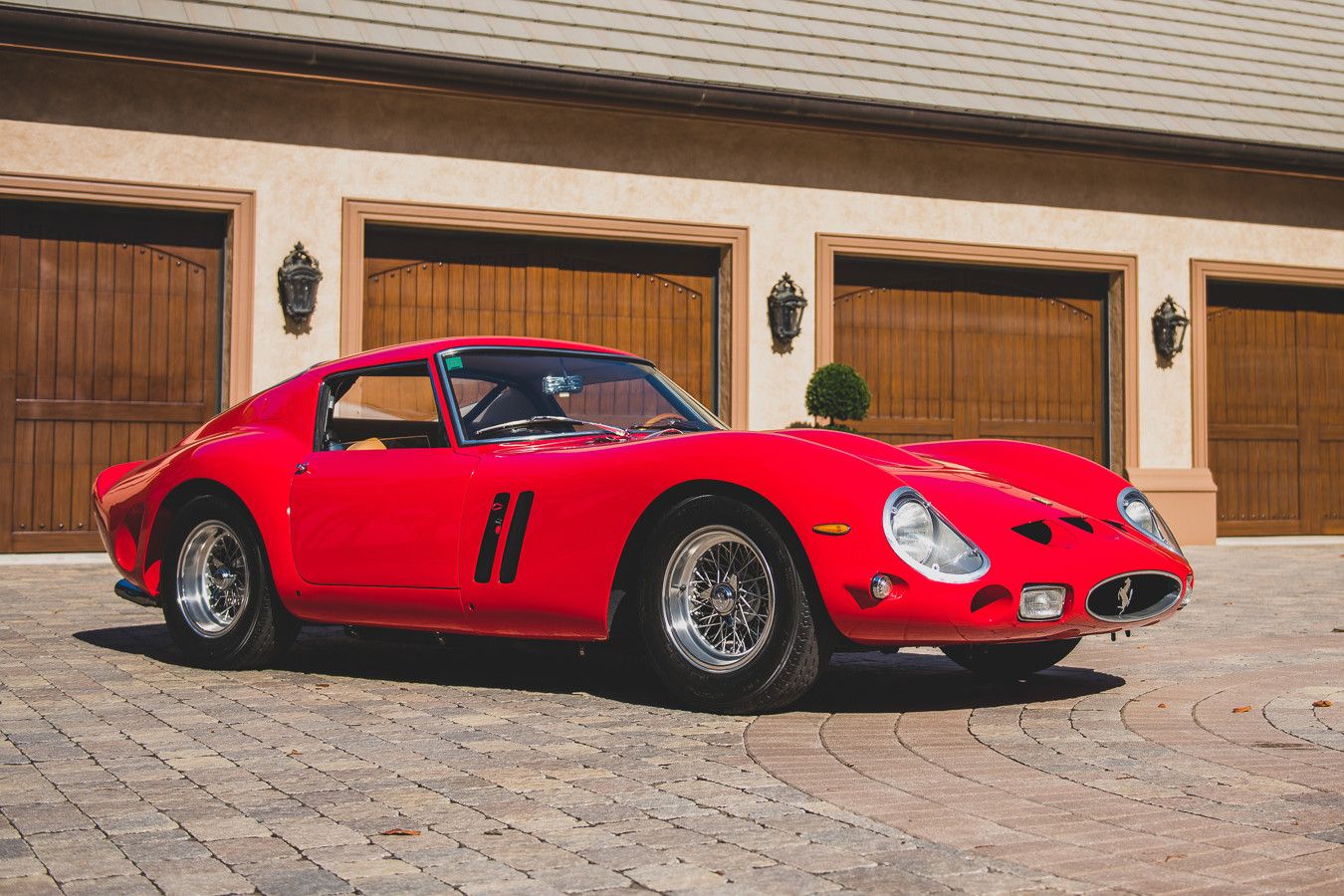 В продаже появилась редкая Ferrari, на которой выступал двоюродный дедушка Жюля Бьянки