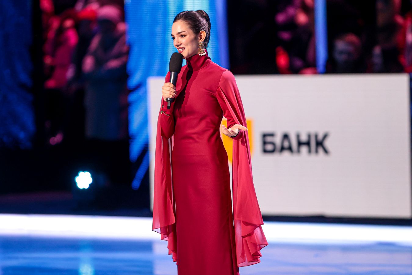 Евгения Медведева рассказала, что делает с игрушками, которые ей бросают на лёд