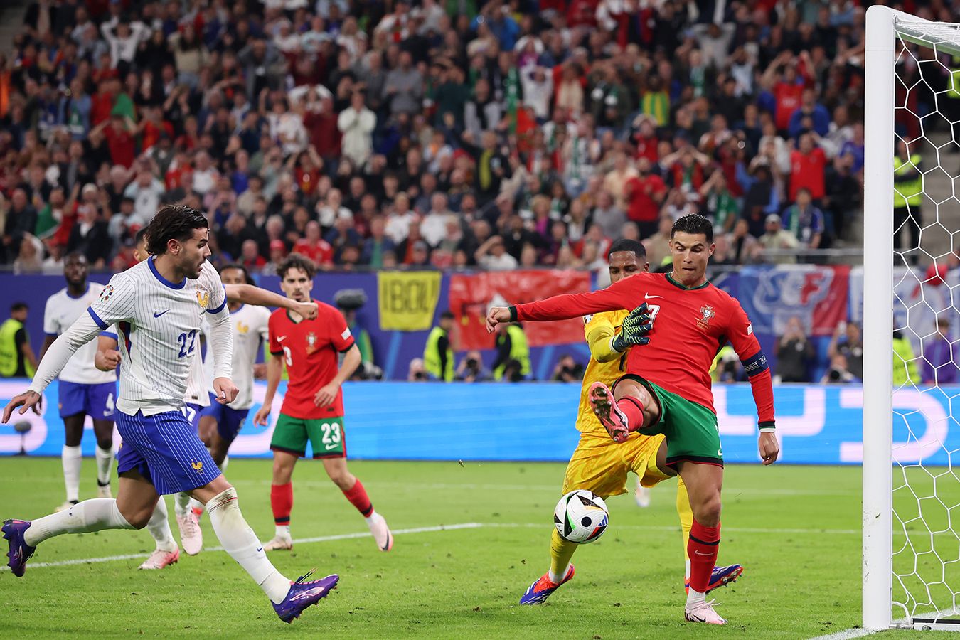 Сборная Франции обыграла Португалию в серии пенальти и вышла в полуфинал Евро-2024