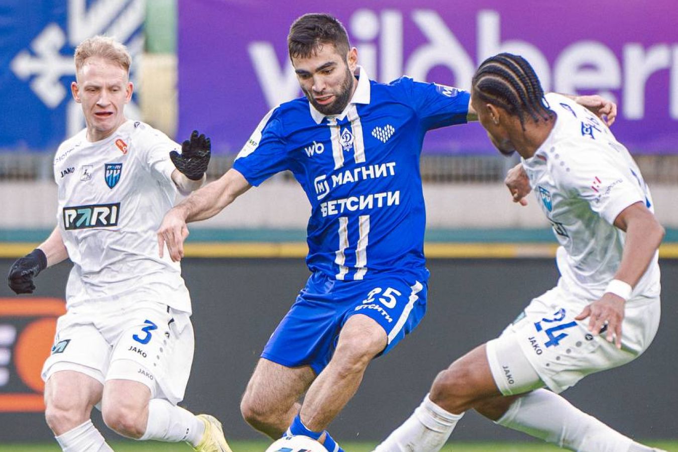 Пари НН в большинстве обыграл Динамо Мх и одержал вторую подряд победу в РПЛ