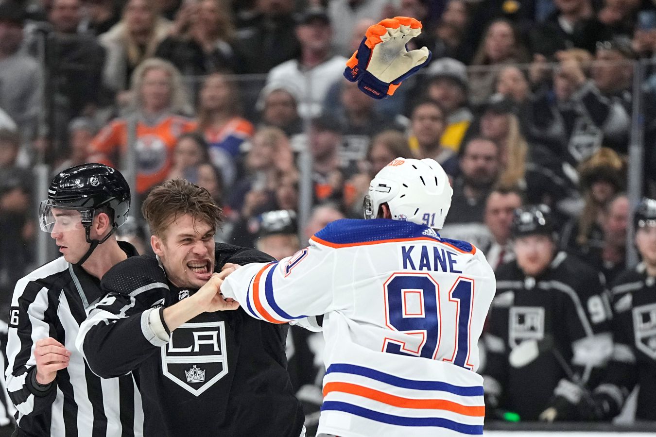 Horrible injury to the Canadian defender and passion in Los Angeles