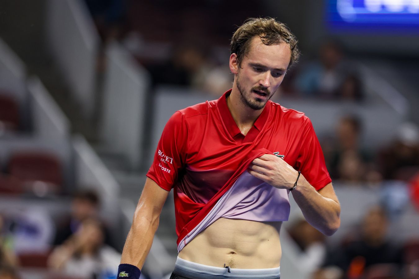 «Медведев снова в беде». ESPN — о матче россиянина с Лёнером Тином на АО-2025