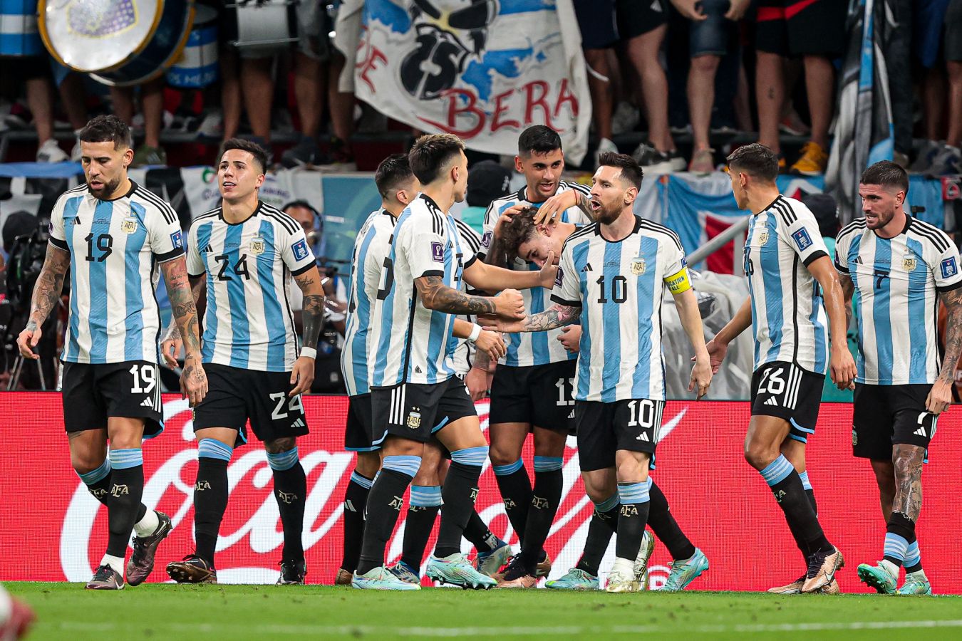 Стоичков: раньше аргентинцы отдавали мяч Месси и останавливались. Теперь всё иначе