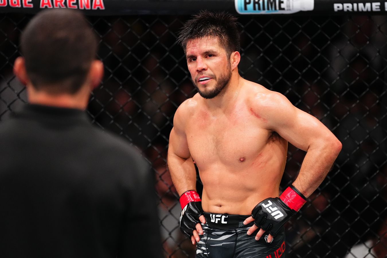 Сехудо извинился перед Чимаевым за инцидент с шапкой и Пауло Костой