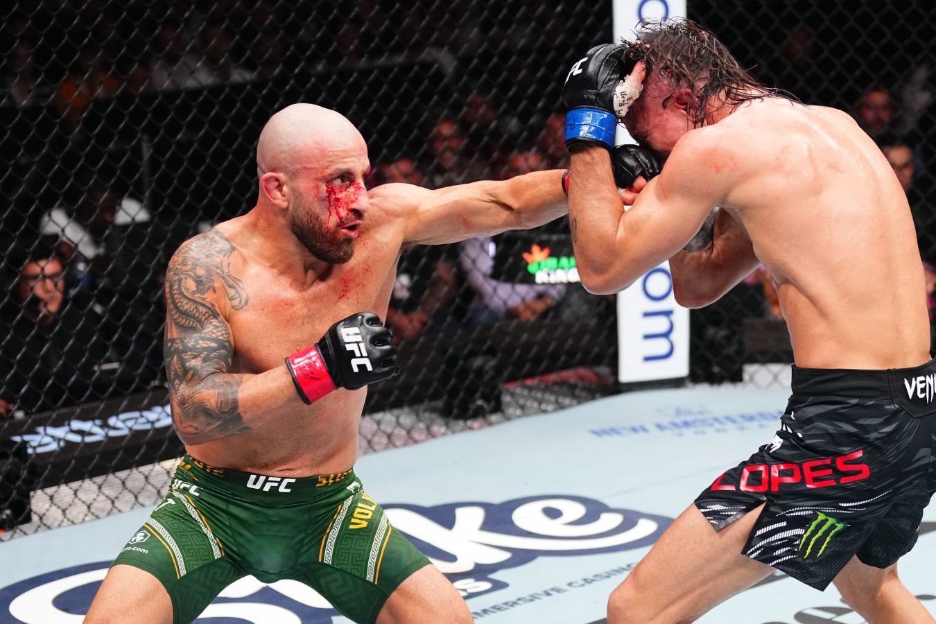 Александр Волкановски  Диего Лопес: во сколько начало боя на UFC 325, где смотреть