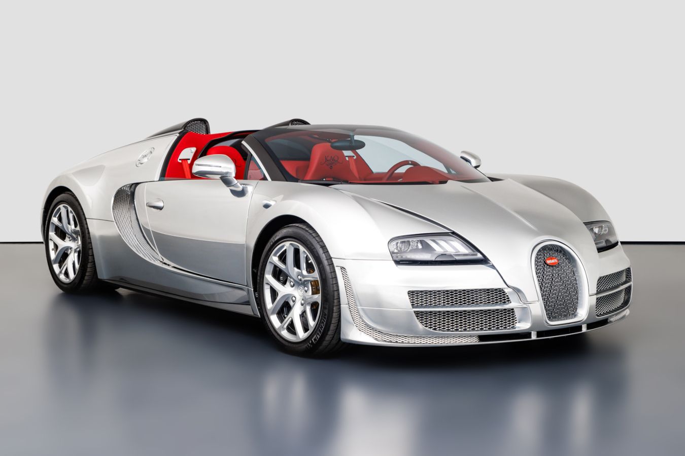 На продажу выставлен самый дорогой в истории Bugatti Veyron. Он из цельного куска алюминия