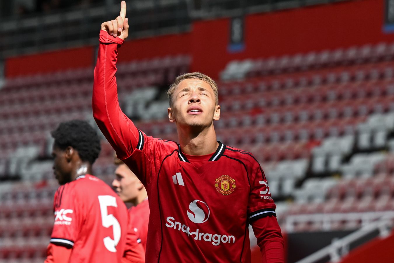 Тема дня — гражданство вундеркинда «МЮ»