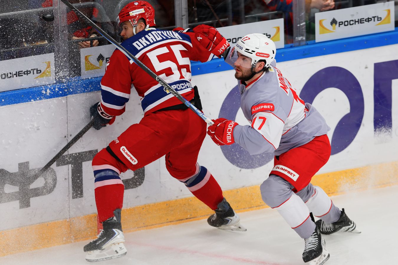ЦСКА победил Спартак в московском дерби КХЛ благодаря дублю Полтапова