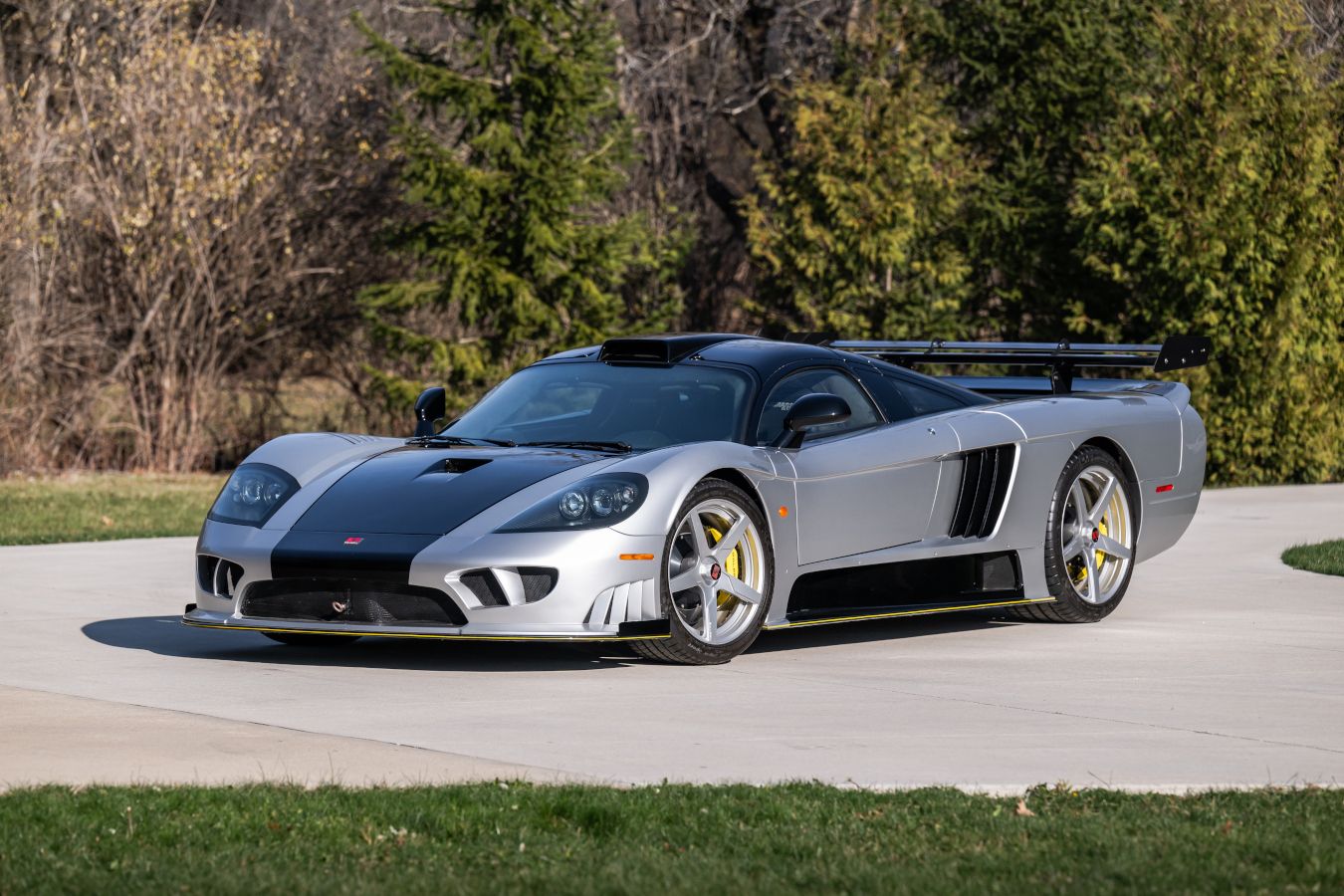 За 1300-сильный суперкар Saleen хотят выручить $ 1 млн. Таких лишь три в мире