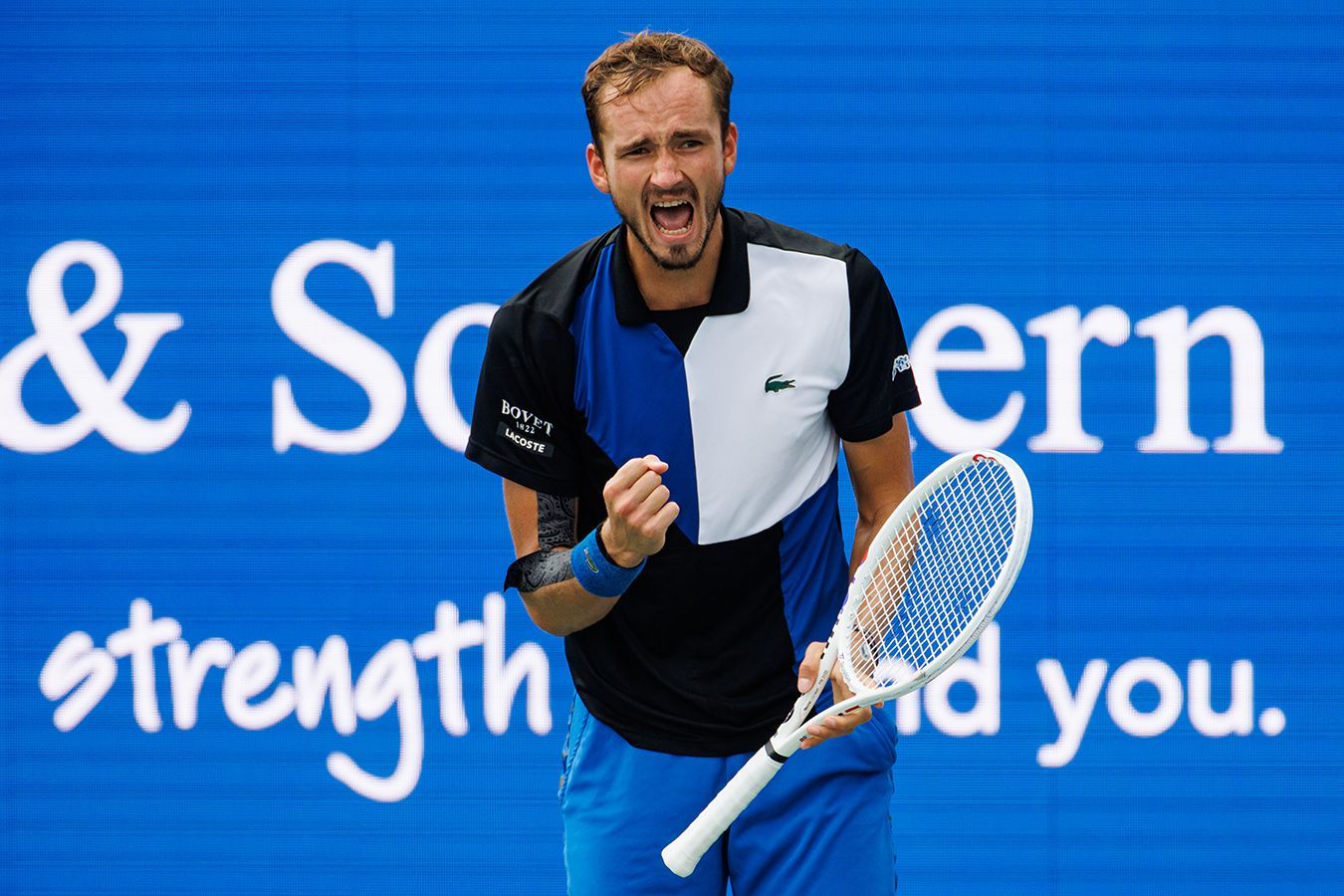 Даниил Медведев одолел Карена Хачанова в первом круге турнира ATP-500 в Дохе