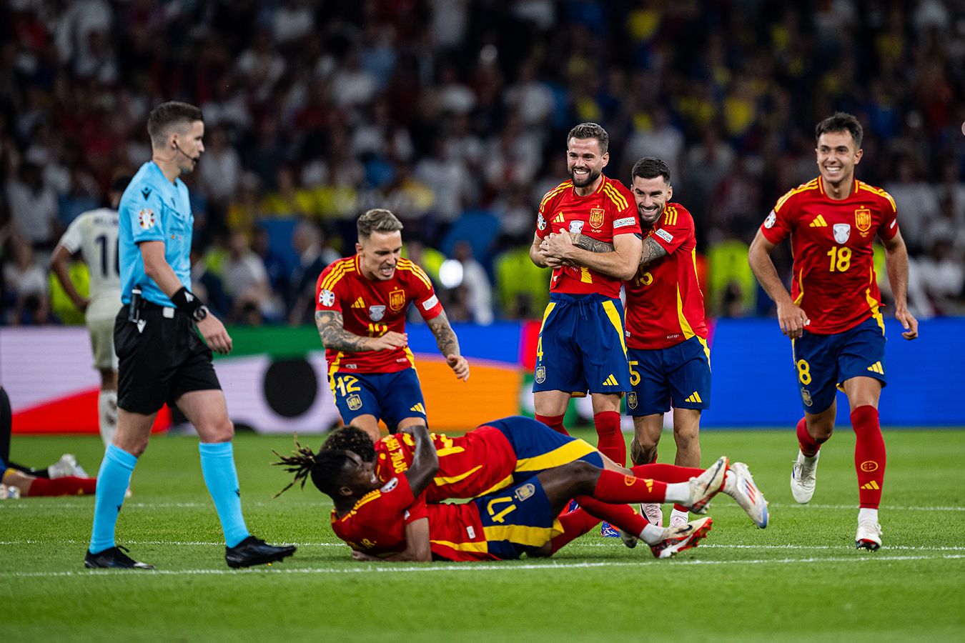 Фото: эмоции игроков сборной Испании после победы на чемпионате Европы