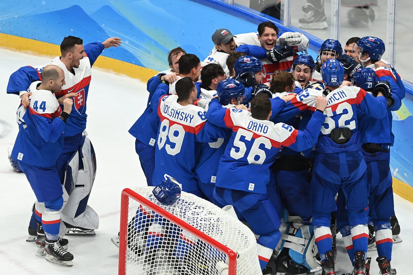Словаки творят историю на Олимпиаде! Разбить шведов им помог дубль 17-летнего гения