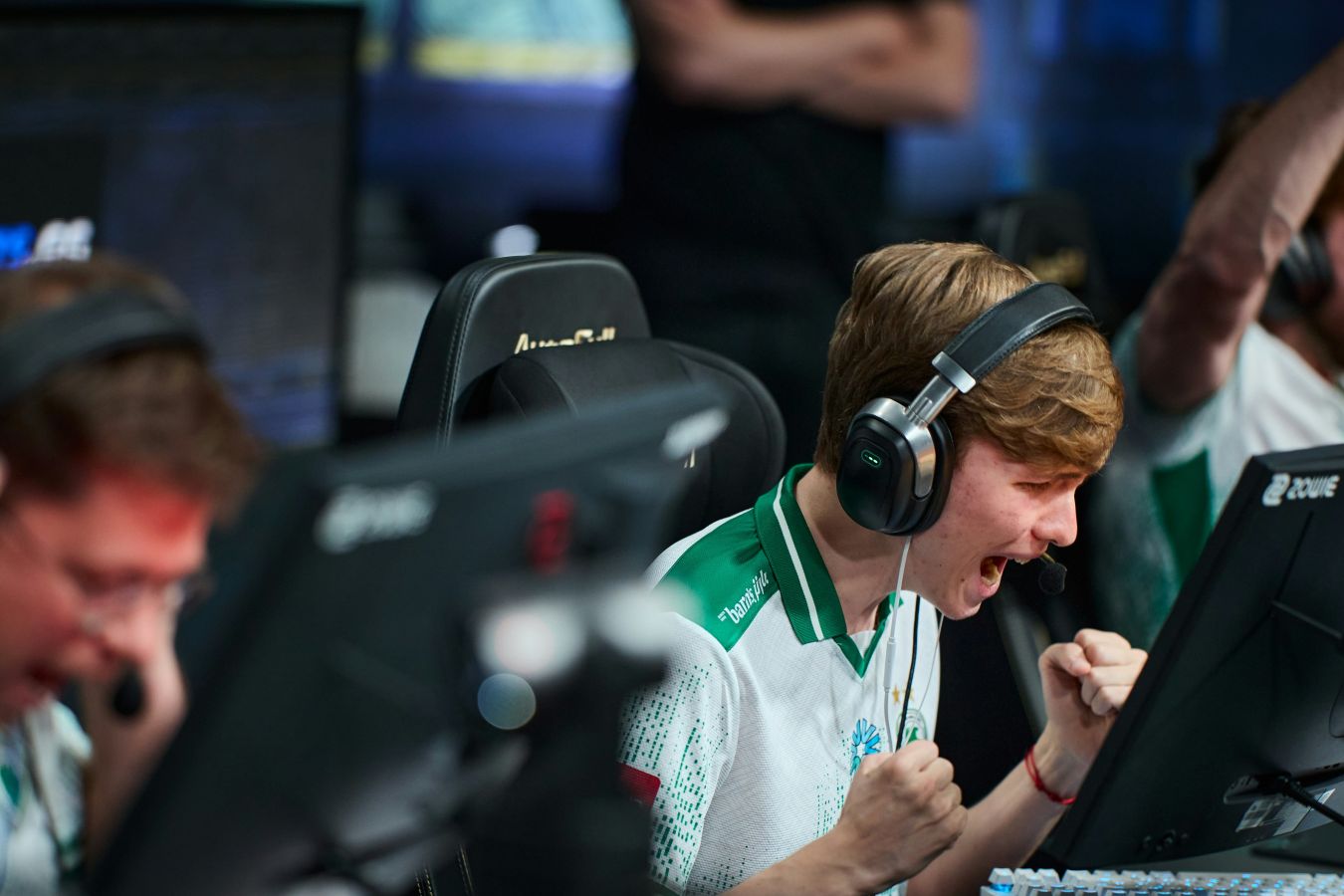 Team Falcons прошла в плей-офф мэйджора после победы над NAVI