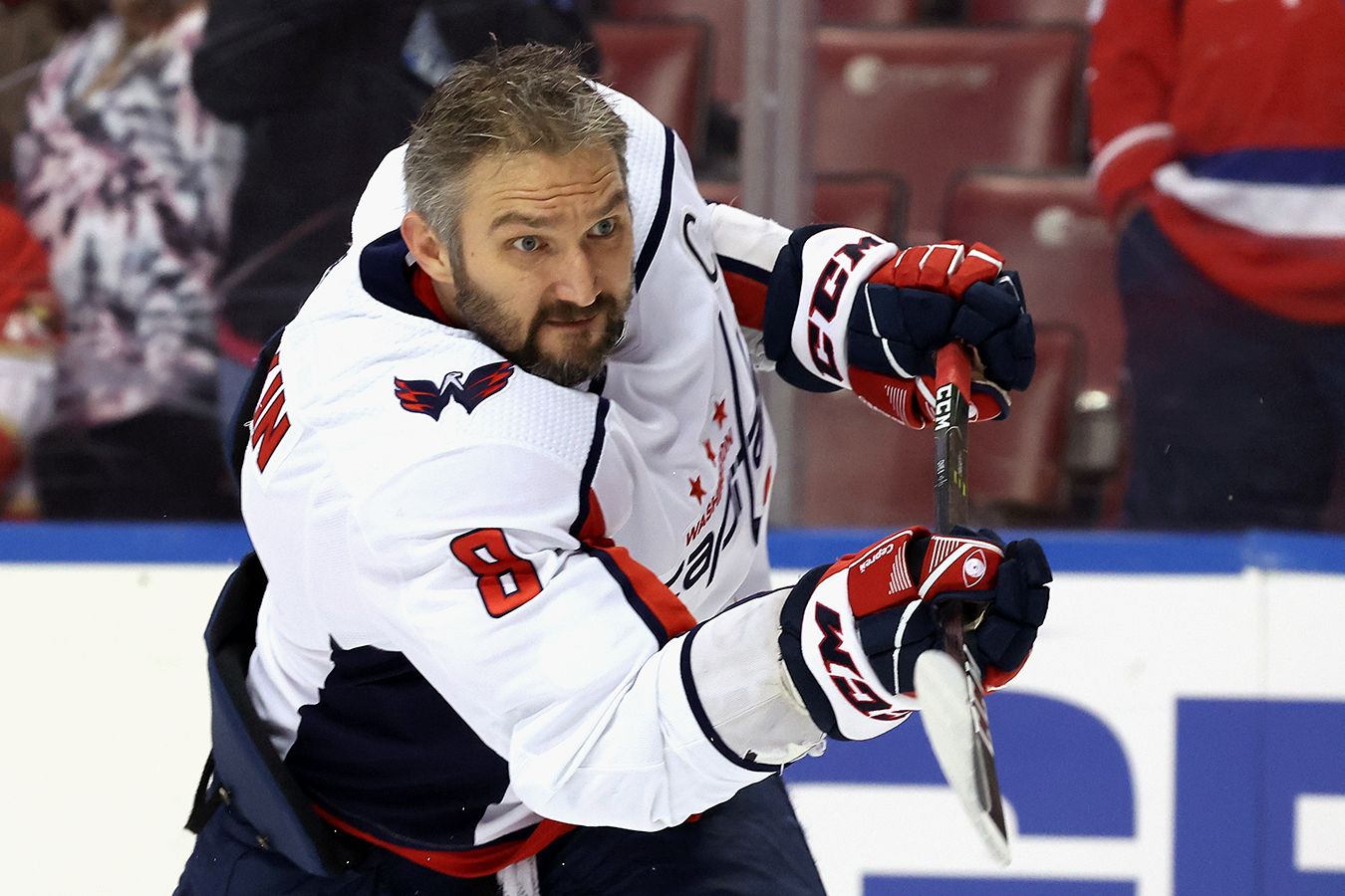 Овечкин и Маршан обменялись майками и сделали совместное фото вместе с Бобровским