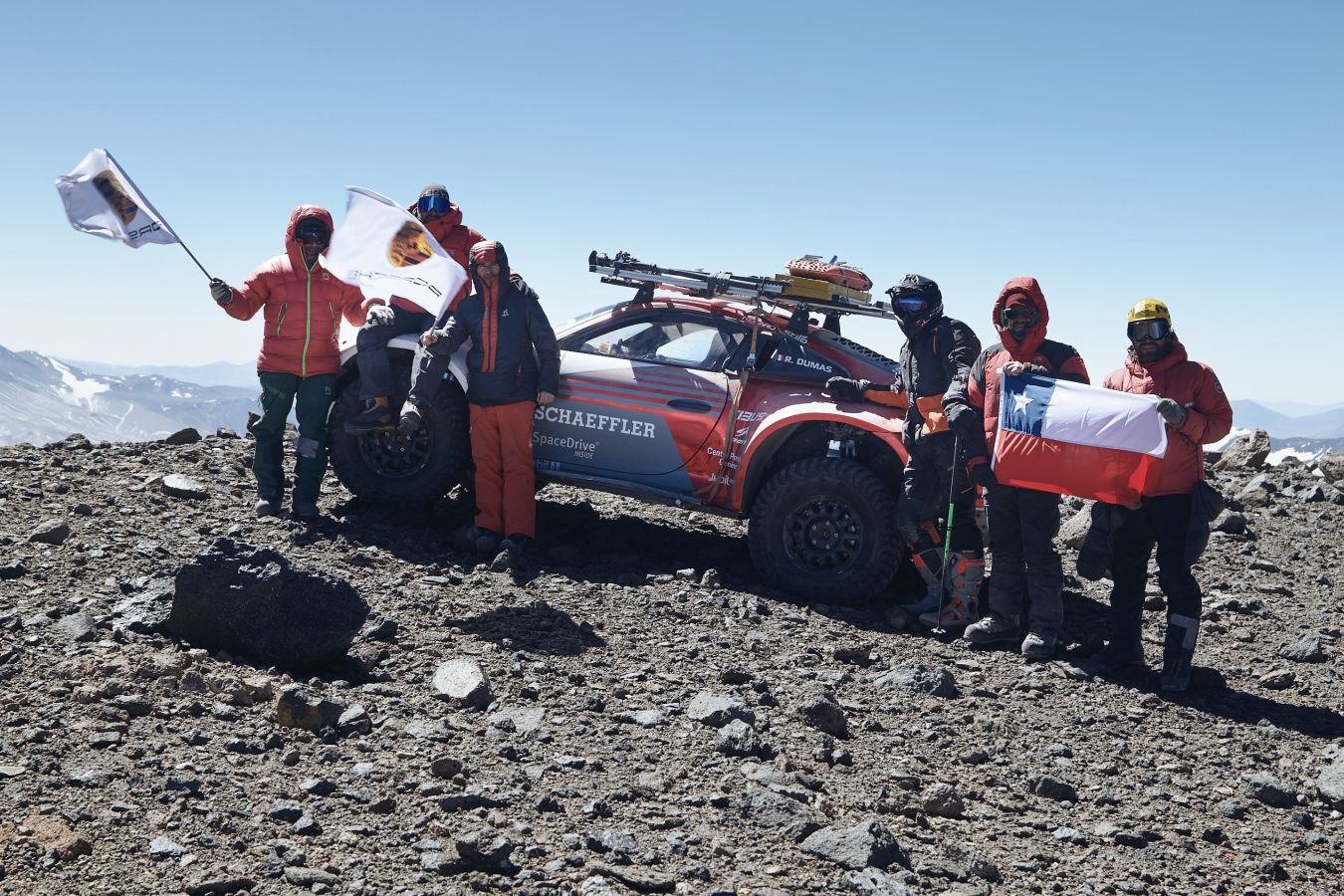 В Porsche подняли автомобиль на рекордную высоту над уровнем моря -  Чемпионат