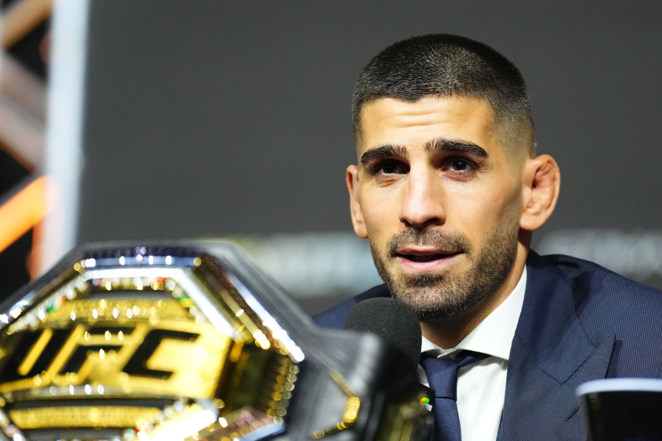 Менеджер Топурии обвинил Махачева во лжи